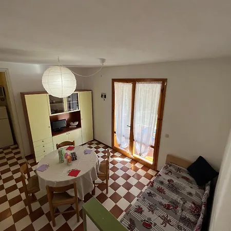 Comfortable Flat With Private Garden Апартаменты Бибионе